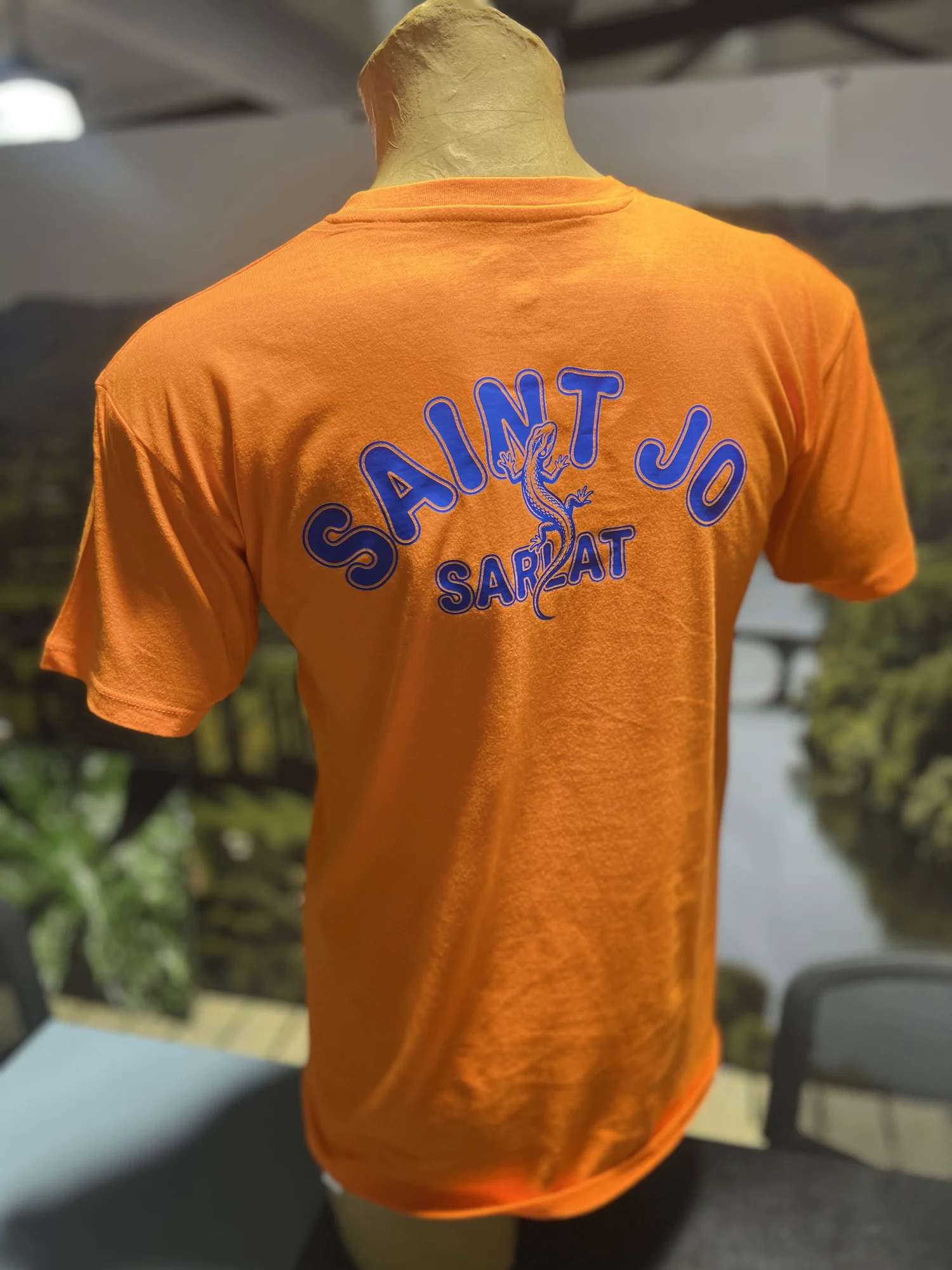 Dos d'un tee-shirt orange « Saint Jo Sarlat » imprimé en DTF pour l'AS Saint-Joseph Sarlat