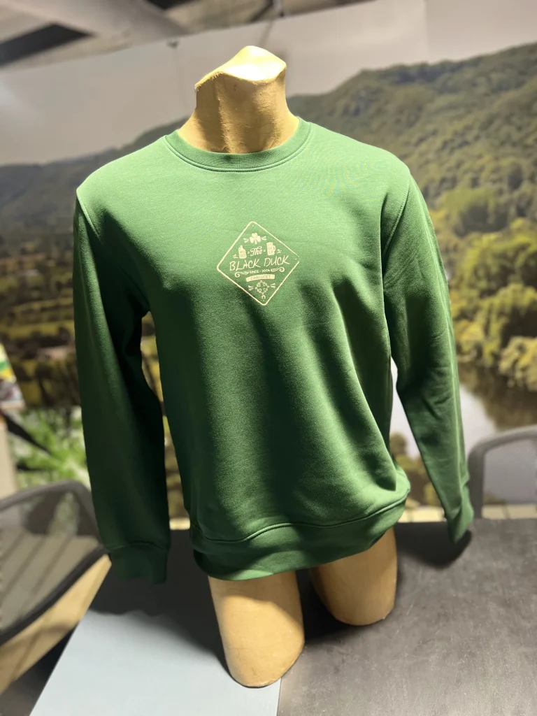 Sweat vert The Black Duck, logo imprimé en DTF côté cœur