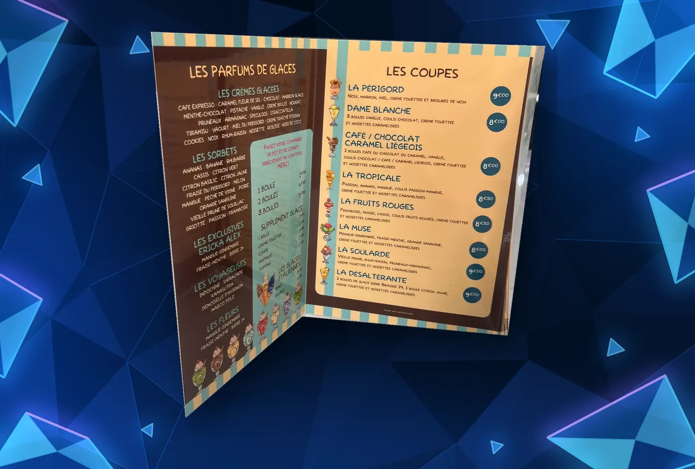 Carte de La Pause Sucrée ouverte : parfums de glaces à gauche, coupes glacées à droite